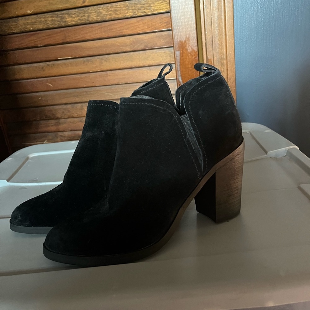 Dolce Vita ankle bootie